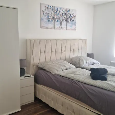 Duna Gyoengye Apartmanhaz Kimle