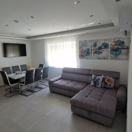 Duna Gyoengye Apartmanhaz