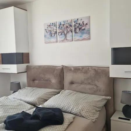 Duna Gyoengye Apartmanhaz *
