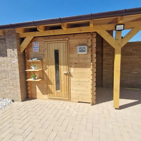 Duna Gyoengye Apartmanhaz Kimle