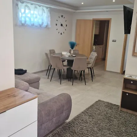 Duna Gyoengye Apartmanhaz Apartament
