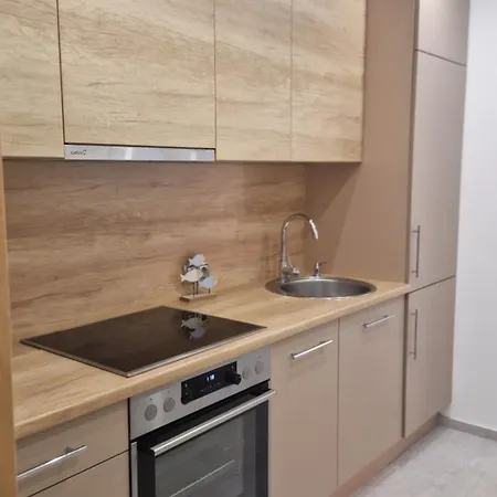 Duna Gyoengye Apartmanhaz *