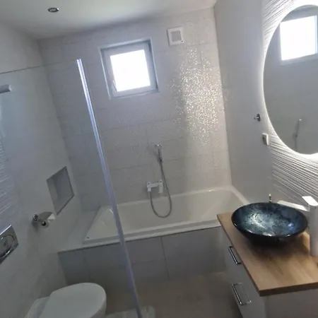 Duna Gyoengye Apartmanhaz Apartament Kimle