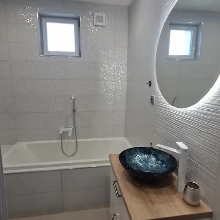 Duna Gyoengye Apartmanhaz * Kimle